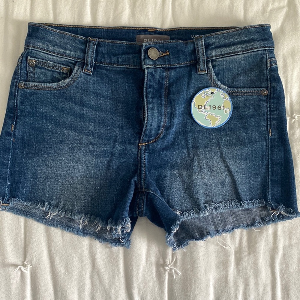 DL2961 Lucy short Big kid size 16